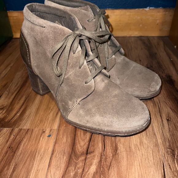 Olive Brown Clarks Sashlin Sue Suede Oxford Heeled Ankle Booties Size 10 - Picture 7 of 11